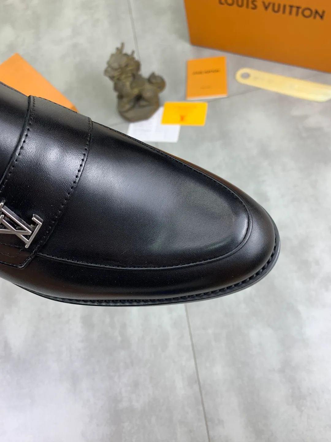 Men's Men's Shoes 💰P420 [New Style] 💰Yangli💎💎💎[Louis Vuitton] LV high-end men's formal business leather shoes, original order 1:1! Original imported calfskin, original metal buckle, imported sheepskin lining for feet, original outsole, men's shoe size: 39-45 (38.46 customized) black optional